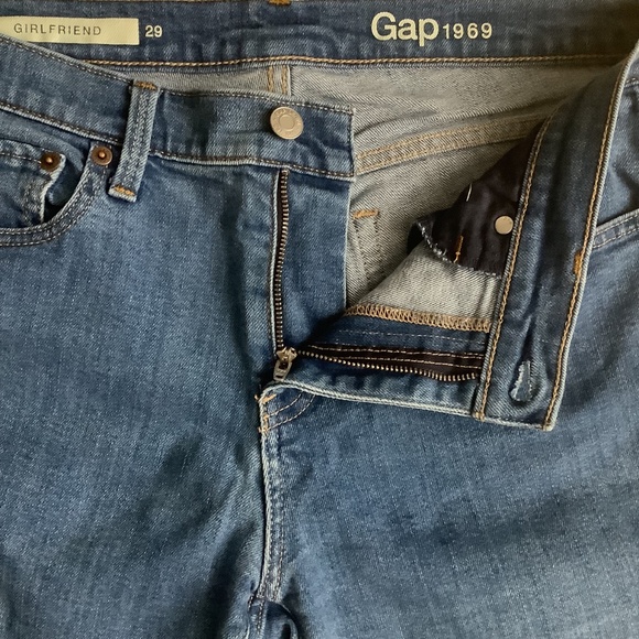 GAP Girlfriend Blue Jeans - Picture 3 of 5
